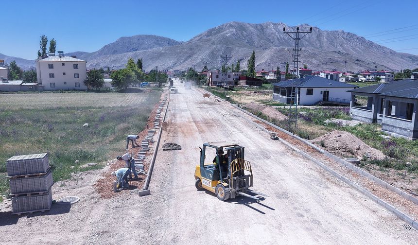ELBİSTAN TEPEBAŞI CADDESİ’NDE YENİLEME