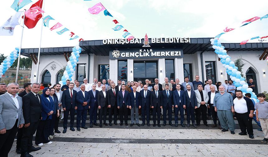 ONİKİŞUBAT BELEDİYESİ’NİN KALE GENÇLİK MERKEZİ YOĞUN KATILIMLA HİZMETE AÇILDI