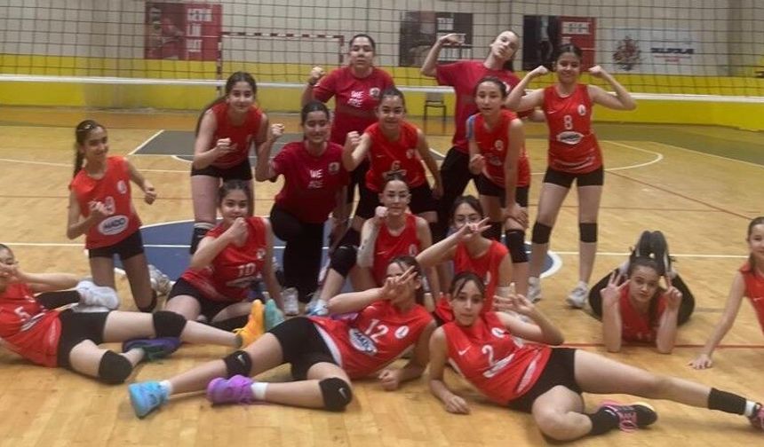 ONİKİŞUBAT BELEDİYESPOR MİDİ KIZ VOLEYBOL TAKIMI TÜRKİYE ŞAMPİYONASI YOLUNDA