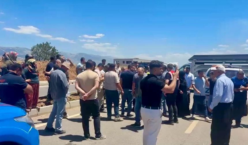 KAÇAK YAPI TEPKİSİ: BATI KÖYLERİ YOLU KESTİ