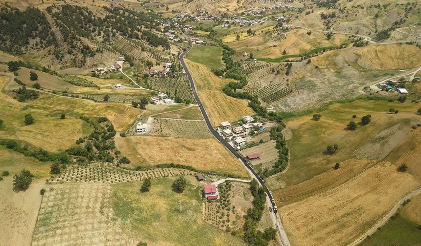 BULUTOĞLU’NUN 4 KM. ANA YOLUNA SICAK ASFALT