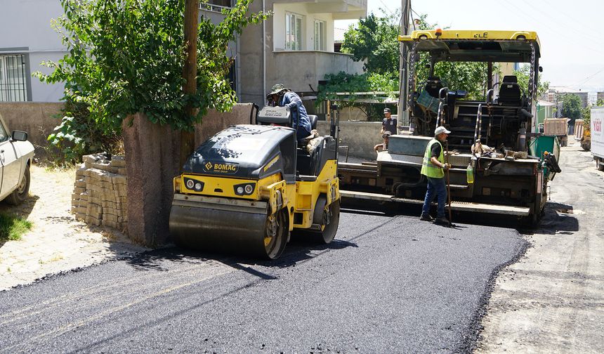 ASLANBEY MAHALLESİ’NDE ASFALT MESAİSİ BAŞLADI