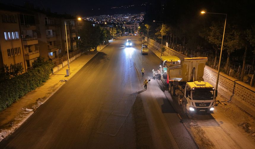 BÜYÜKŞEHİR’DEN GİRNE CADDESİ’NDE GECE ASFALT MESAİSİ