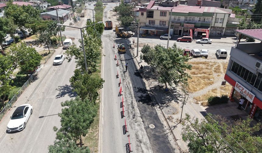 SÜRMELİBEY CADDESİNDE ASFALT ÇALIŞMASI
