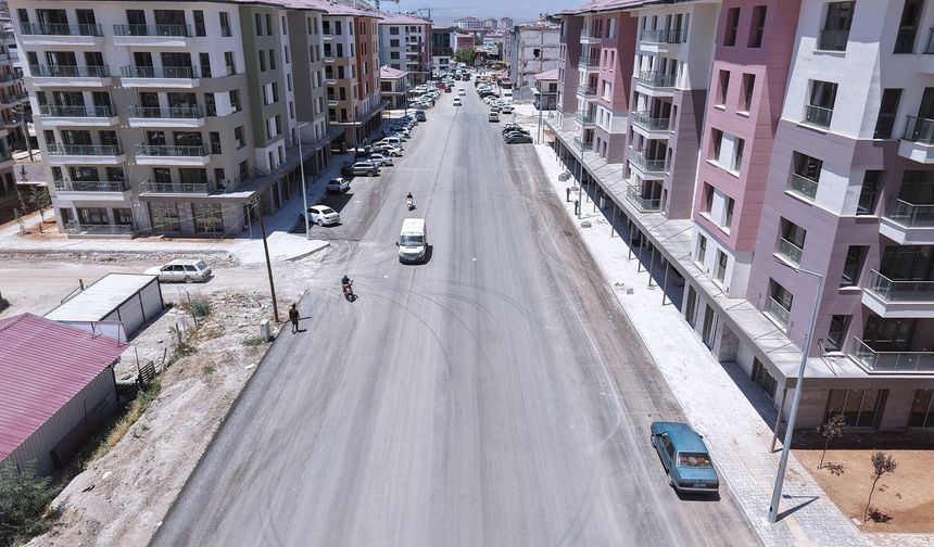 ELBİSTAN HACI ESAT EFENDİ CADDESİ’NDE İLK ETABI TAMAMLADI