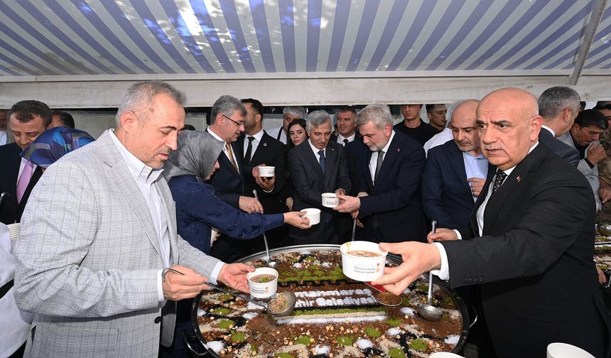 BÜYÜKŞEHİR, BİNLERCE VATANDAŞI AŞURE BEREKETİNDE BULUŞTURDU