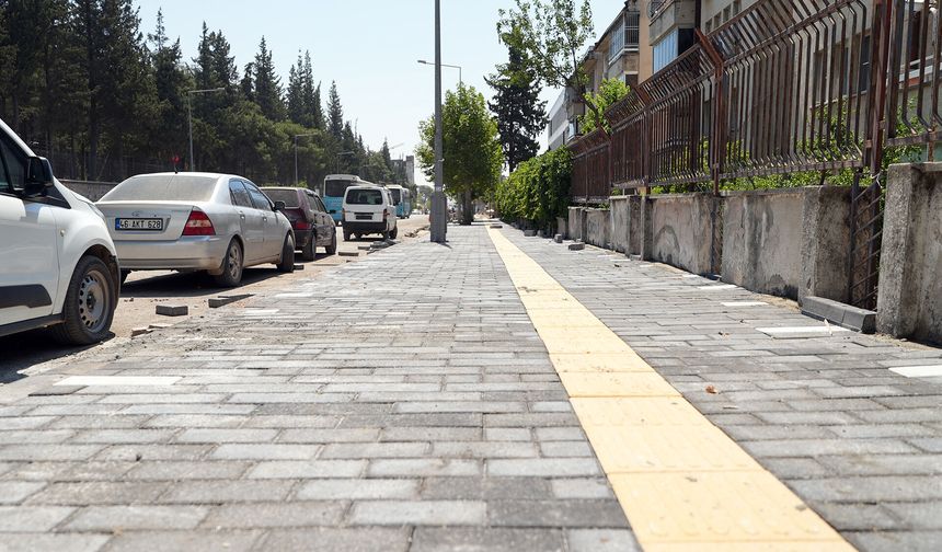 GİRNE CADDESİ’NDE DÖNÜŞÜM SÜRÜYOR