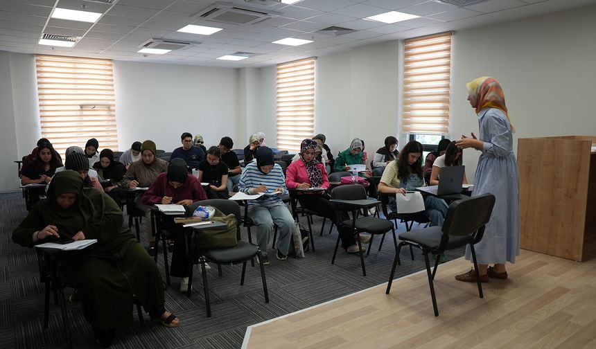 PUSULA MARAŞ İLE GENÇLERİN AKADEMİK GELİŞİMİNE DESTEK