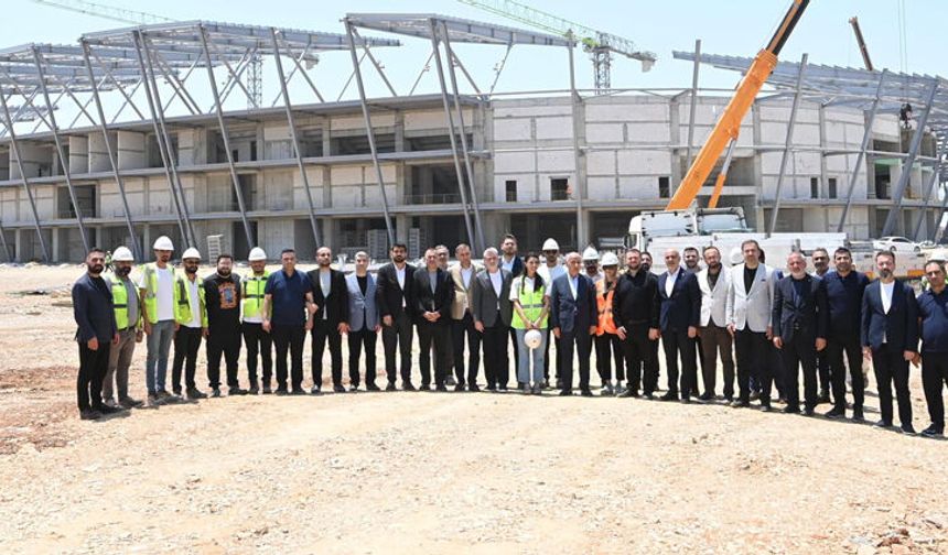 KAHRAMANMARAŞ STADYUMU YÜKSELİYOR