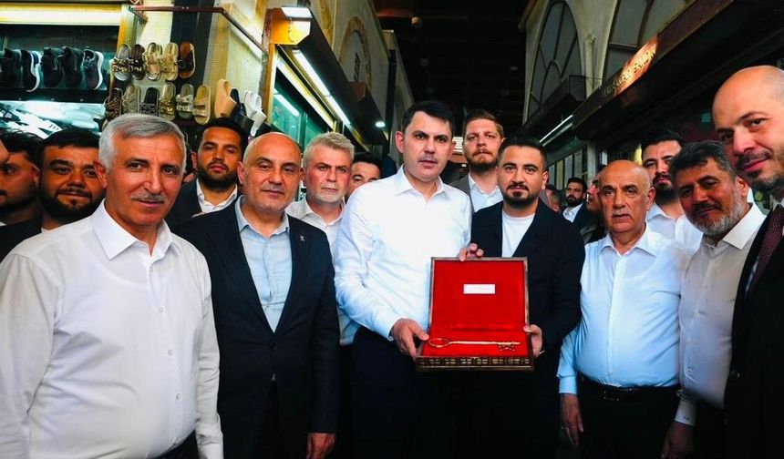 BAŞKAN KÖFTE, ÇARŞININ ANAHTARINI BAKAN KURUM’A TAKDİM ETTİ