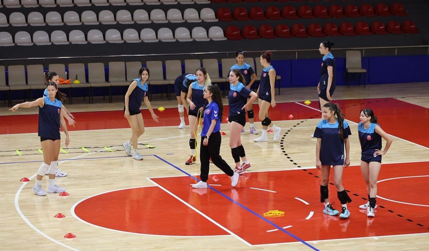KADIN VOLEYBOL TAKIMI, 2. LİG MARATONUNA HAZIR