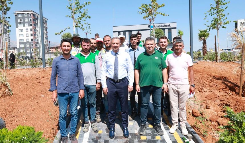 BAŞKAN TOPTAŞ, MAHALLELERİN YAŞAM KALİTESİNİ ARTIRAN PARKLARI ZİYARET ETTİ