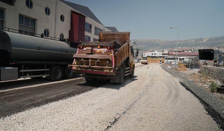 YENİ SANAYİ SİTESİ’NİN YOLLARI YENİLENİYOR