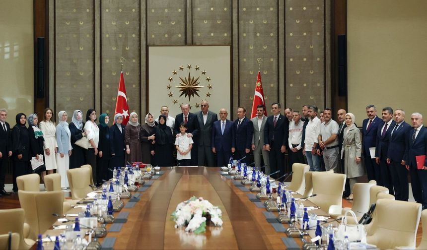 CUMHURBAŞKANI ERDOĞAN, AYSER ÇALIK ORTAOKULU ŞEHİTLERİNİN AİLELERİYLE BİR ARAYA GELDİ