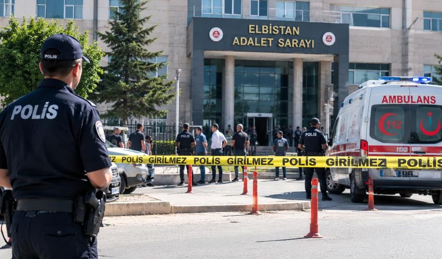 ADLİYE ÖNÜNDE SİLAHLI KAVGA