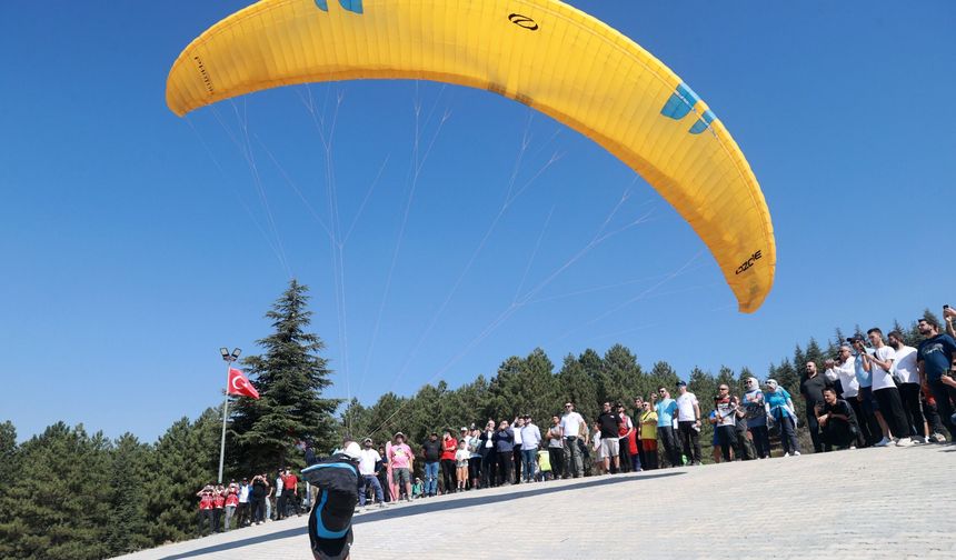 YALNIZ ARDIÇ’TA GÖKYÜZÜ RENKLENDİ
