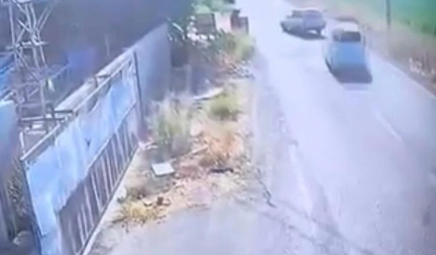 İKİ OTOMOBİL ÇARPIŞTI: 4 YARALI