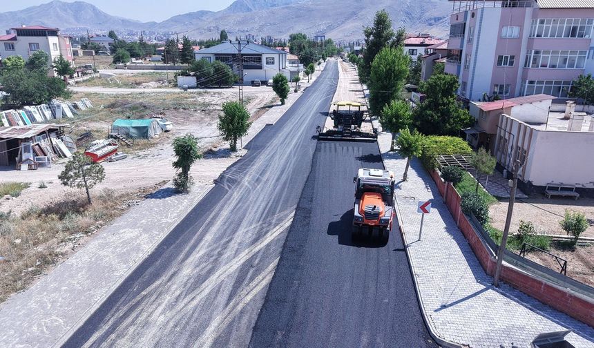 ELBİSTAN’DA ASFALT ÇALIŞMALARINA TAM NOT