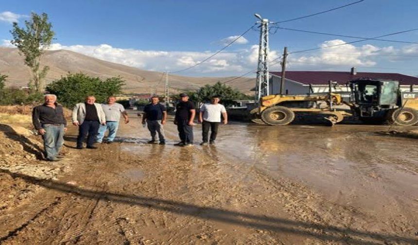 BAŞKAN HARUN VİCDAN, EKİNÖZÜ’NDE ASFALT ÖNCESİ ÇALIŞMALARI DENETLEDİ
