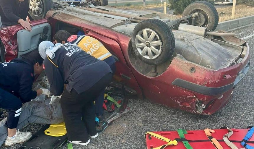TAKLA ATAN OTOMOBİLDE SÜRÜCÜ YARALANDI
