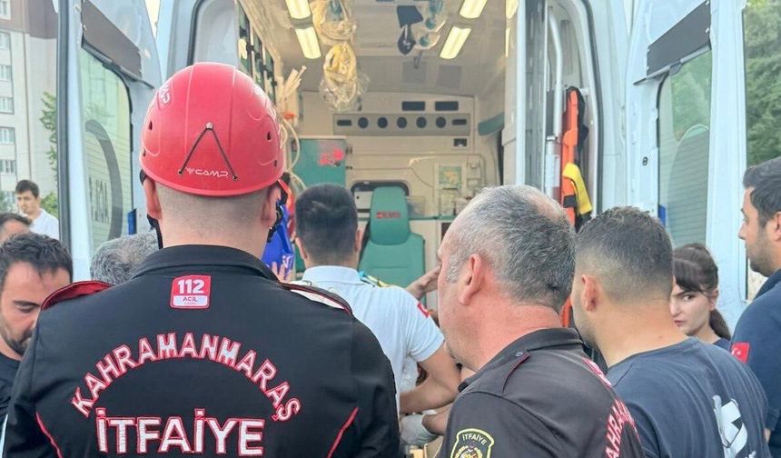 OTOMOBİL KÖPRÜDEN ÇAYA DÜŞTÜ: 2 ÖLÜ