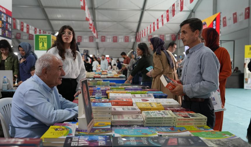 KİTAP FUARINA 9.GÜNÜNDE DE ZİYARETÇİ AKINI