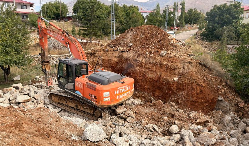 BÜYÜKŞEHİR’DEN GÖKSUN KIRSALINDA KÖPRÜ MENFEZ YATIRIMI