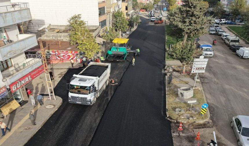 BÜYÜKŞEHİR BAYAZITLI BULVARI’NDA ASFALT MESAİSİ