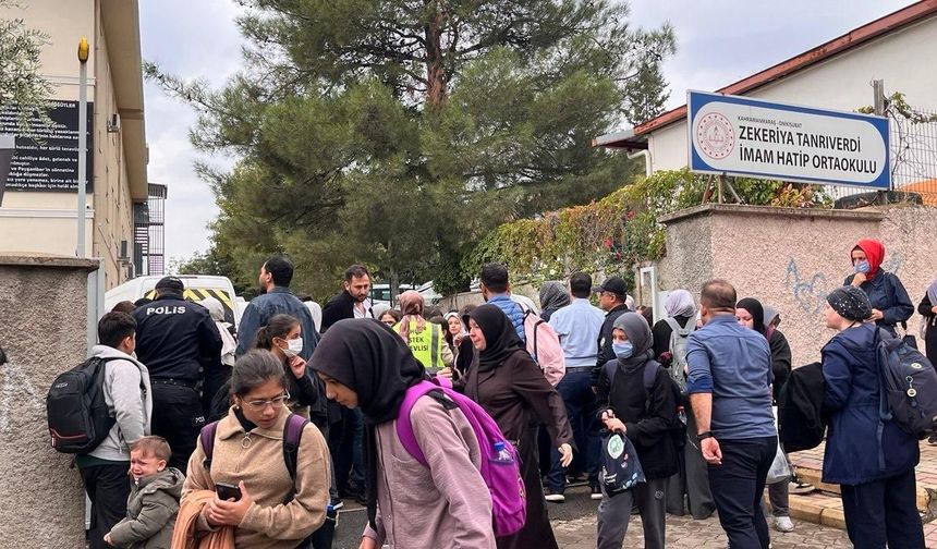 OKULDA KOKU PANİĞİ: 20 ÖĞRENCİ HASTANEYE KALDIRILDI