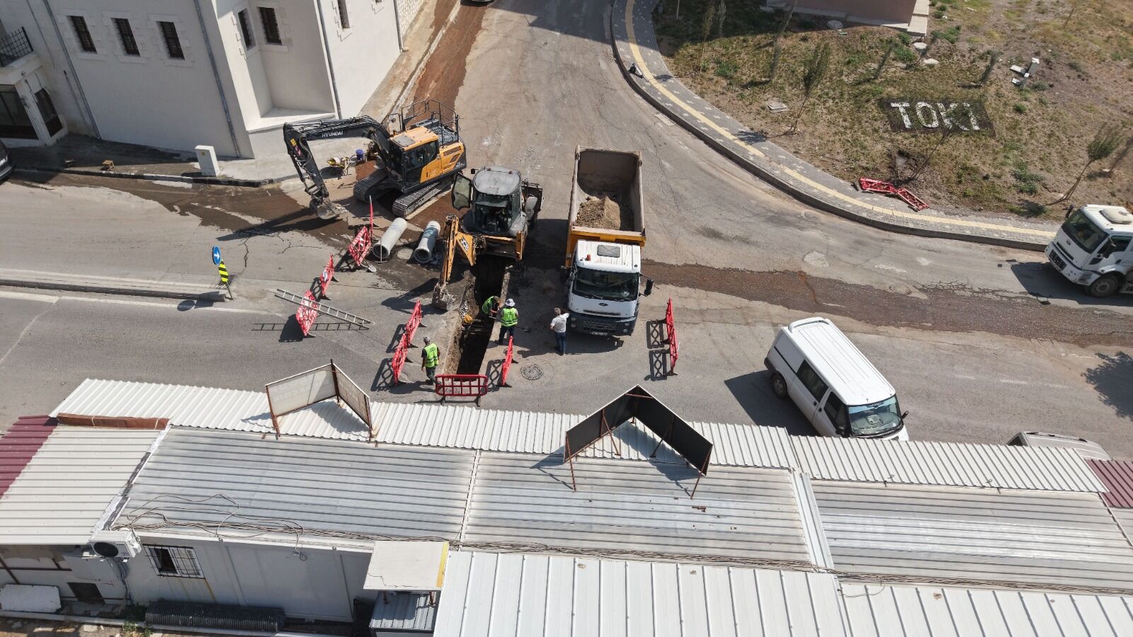 ŞEHİT MILLIŞ NURİ CADDESİ’NDE ALTYAPI YENİLENİYOR